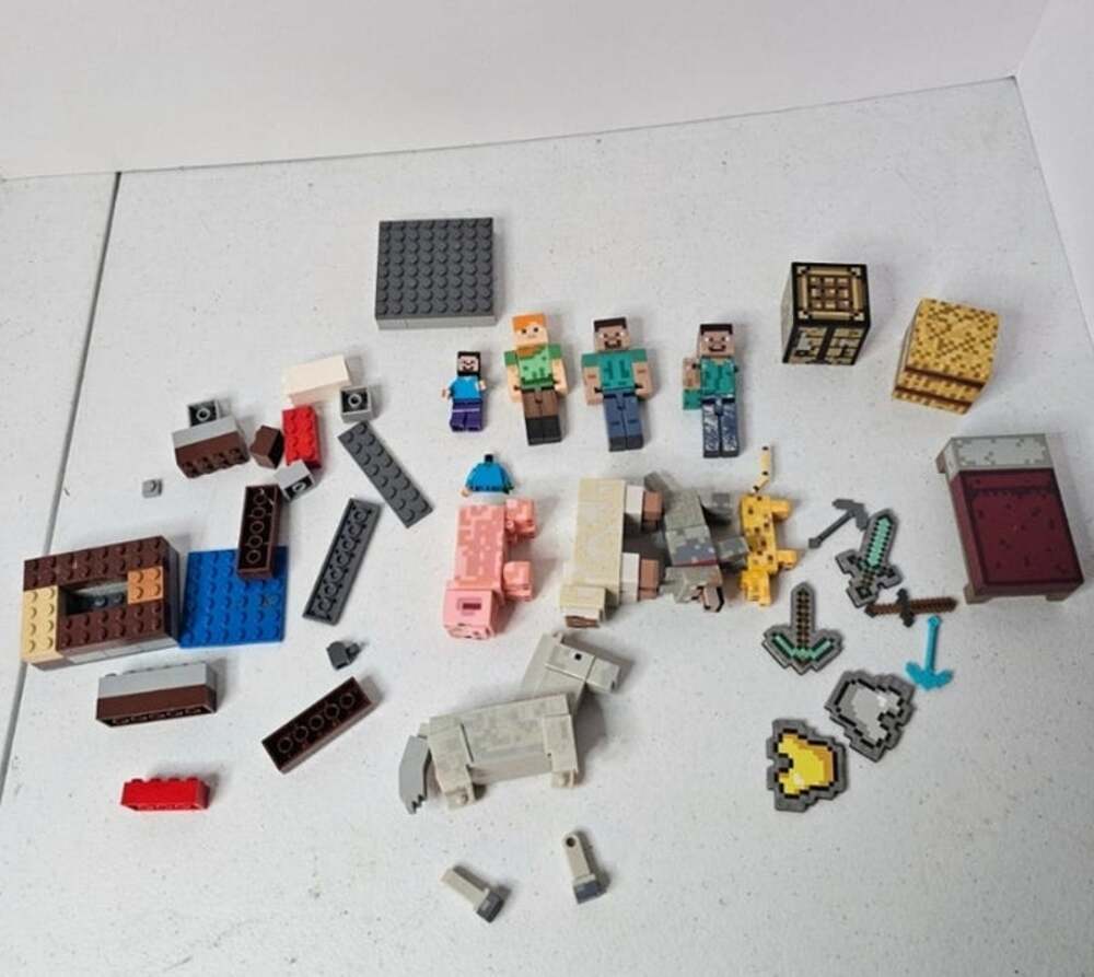 Miscellaneous Minecraft and LEGO bundle HEAVY DAMAGE/PLAY CONDITION